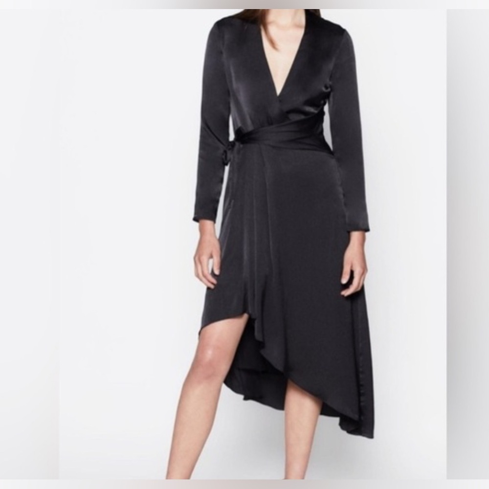 Equipment Adisa Satin V-Neck
Wrap Dress Black Elegant silky fabric